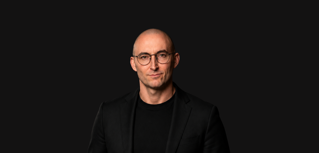 JJ Delgado, General Manager of MOVE · Estrella Galicia Digital, photographed on stage.