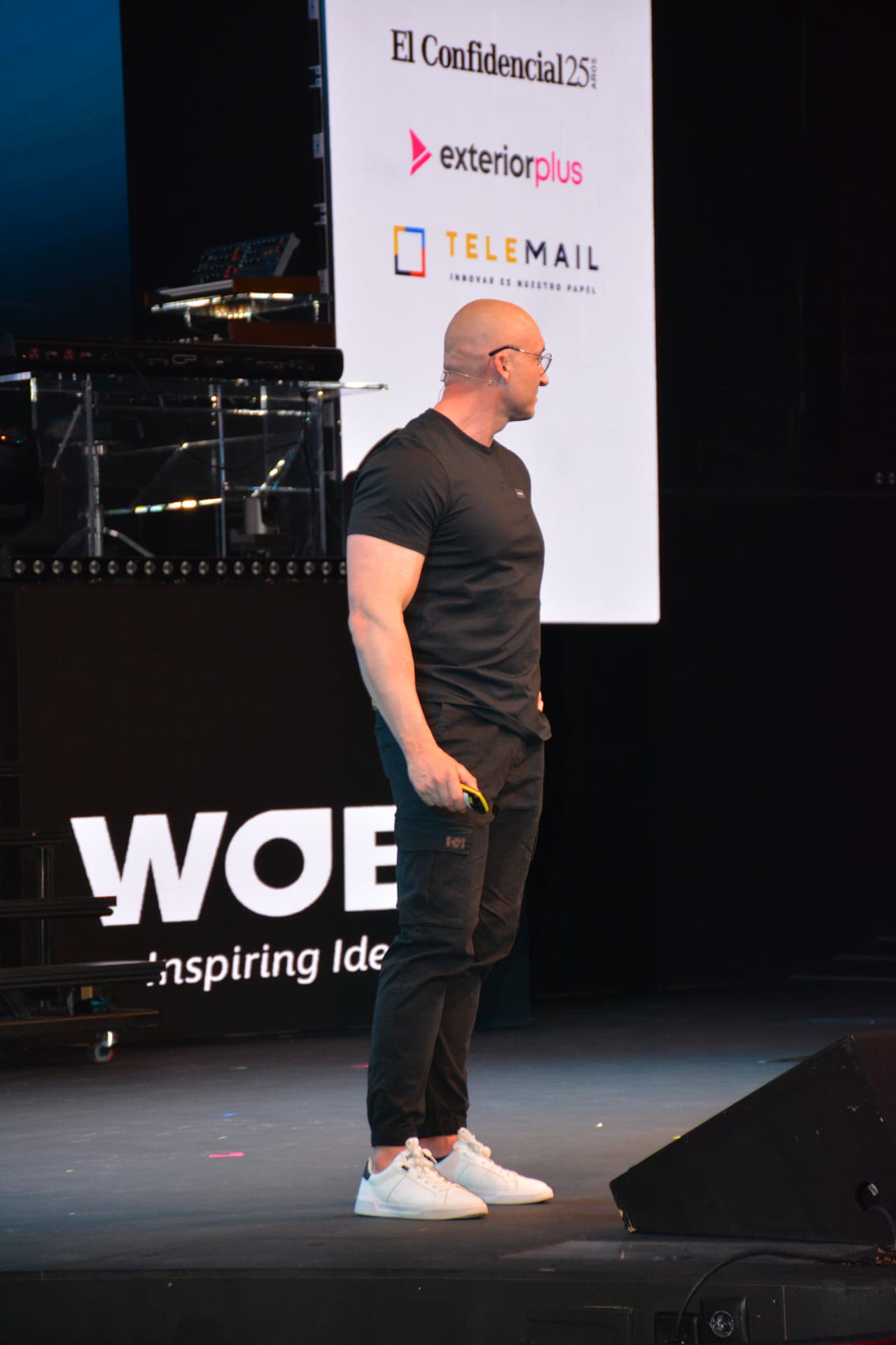 JJ Delgado delivering the Irreplaceable keynote on an international business stage.